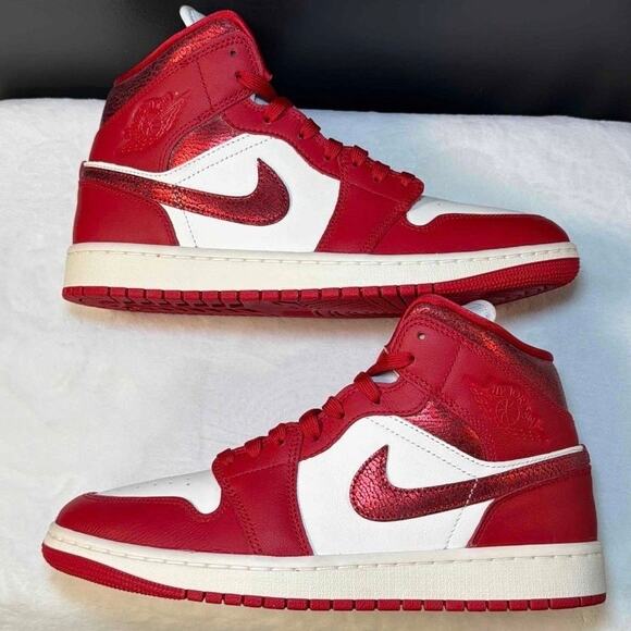 Air Jordan 1 Mid “Valentine’s Day 2025” – HJ9337-106 | 9M/10.5W main image 9